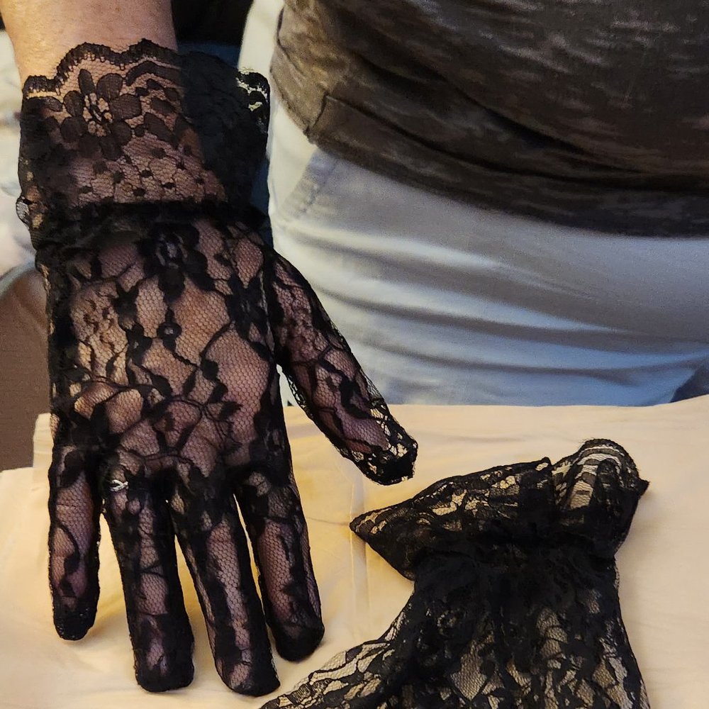 Black lace gloves